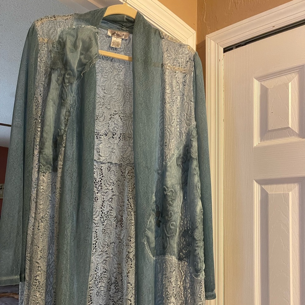 Pretty Lace Turquoise Blue Kimono